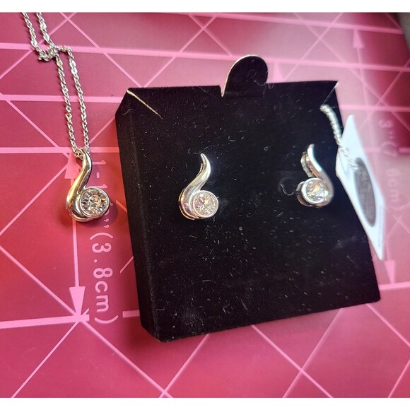 Swarovski Elegant Matching Earrings Necklace Boxed Gift Set Nic and Sid Timeless - Picture 9 of 11